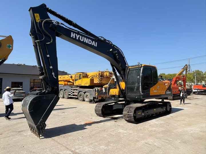 Excavator Used Good Quality Excavator Korea Hyundai 225LC-9T 225Lc-7 220LC-9S 150Lc-7 Good Quality for Sale at Low Price Used Good Quality Excavator Korea Hyundai 225LC-9T 225Lc-7 220LC-9S 150Lc-7 Good Quality for Sale at Low Price- Photo 3