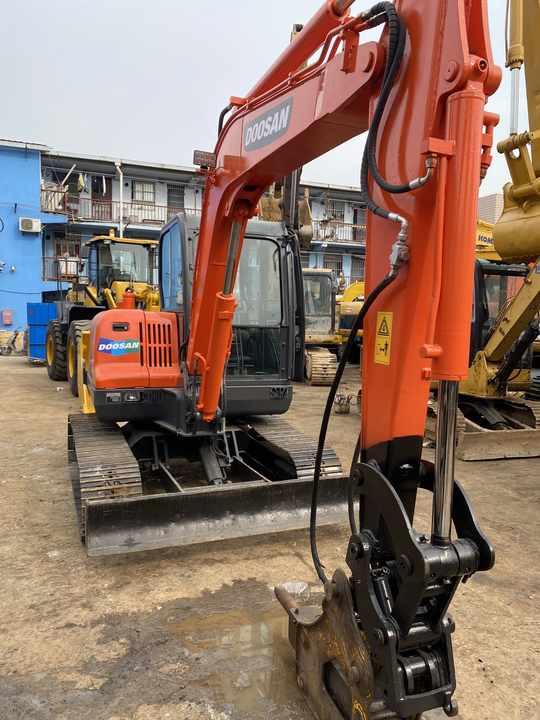 Crawler excavator Awesome Performance Korea Imported Small Scale Used Doosan Dx60 Excavator in Shanghai Awesome Performance Korea Imported Small Scale Used Doosan Dx60 Excavator in Shanghai- Photo 2
