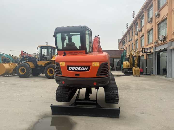 Crawler excavator High Quality Secondhand Small Excavator Doosan Dx60 Dx75 Korea Origin Mini Excavator Machine Good Price for Guyana High Quality Secondhand Small Excavator Doosan Dx60 Dx75 Korea Origin Mini Excavator Machine Good Price for Guyana- Photo 6