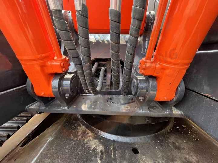 Crawler excavator Used Hitachi 120 Excavator EX120-3 Used hitachi Excavator from japan Used Hitachi 120 Excavator EX120-3 Used hitachi Excavator from japan- Photo 6