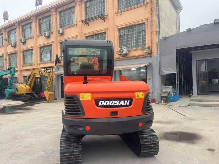 Excavator High Quality Hot Selling 6ton Second Hand Excavator Machine Mini Small Excavator DX60-9C Used Doosan Excavator for Sale DX60 High Quality Hot Selling 6ton Second Hand Excavator Machine Mini Small Excavator DX60-9C Used Doosan Excavator for Sale DX60- Photo 5