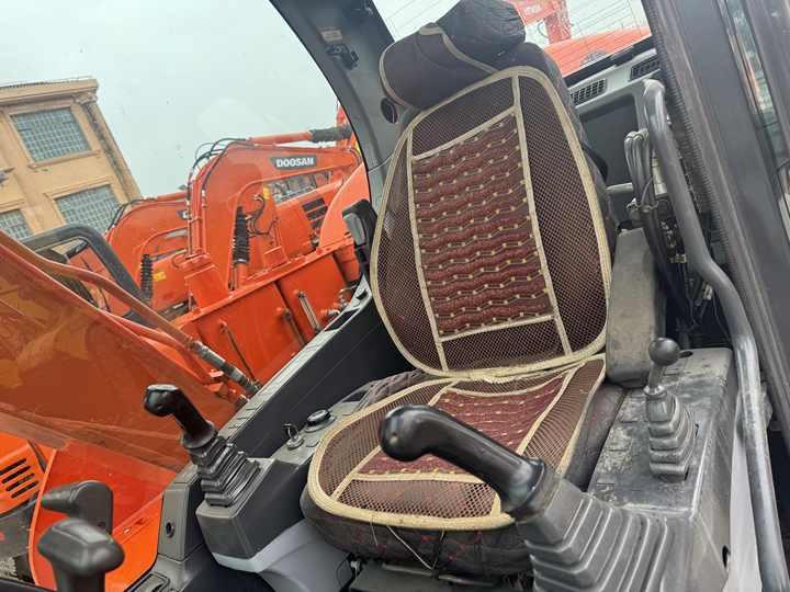 Crawler excavator Doosan DX75-9C Used Excavator Crawler Second Hand Korean Engine DX75-9C Small Digger for Home or Farm Doosan DX75-9C Used Excavator Crawler Second Hand Korean Engine DX75-9C Small Digger for Home or Farm- Photo 6