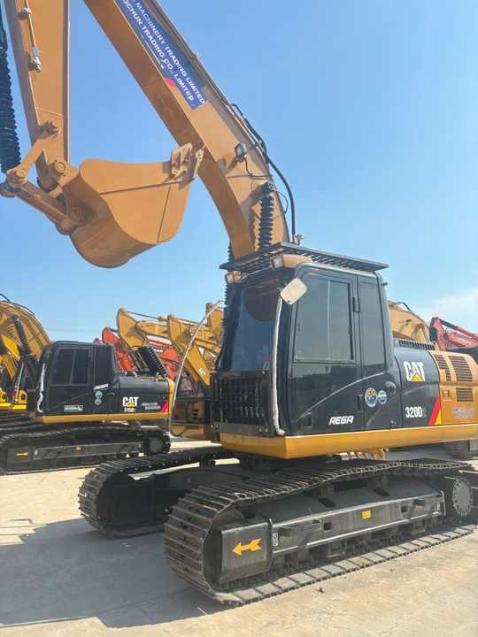 Crawler excavator used CAT320D Medium and Large Crawler Excavator Cat320b 325b 330b 336d In Stock used CAT320D Medium and Large Crawler Excavator Cat320b 325b 330b 336d In Stock- Photo 2