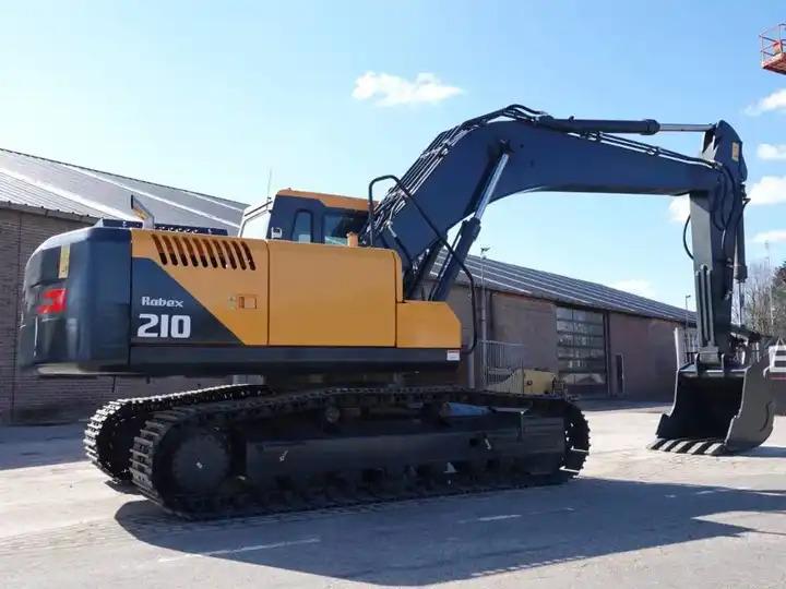 Excavator Certificated High Quality Hyundai 220LC Excavator 220lc-9s HX220L 220HD 22 Tons Excavator for Sale Certificated High Quality Hyundai 220LC Excavator 220lc-9s HX220L 220HD 22 Tons Excavator for Sale- Photo 5