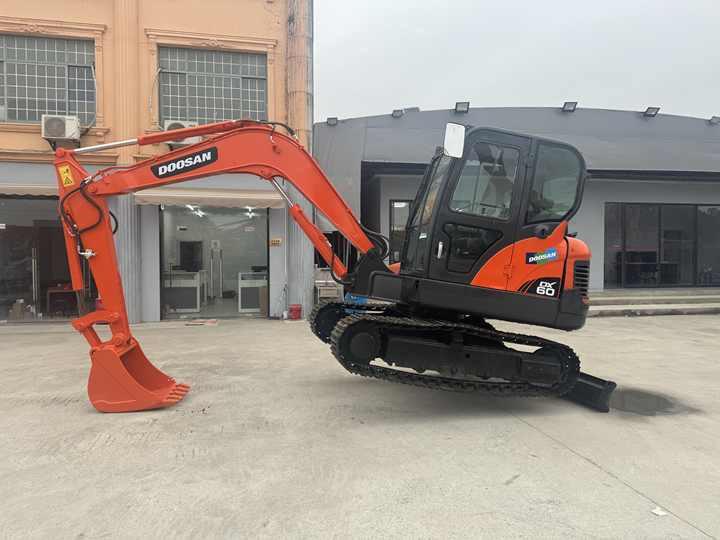 Crawler excavator High Quality Secondhand Small Excavator Doosan Dx60 Dx75 Korea Origin Mini Excavator Machine Good Price for Guyana High Quality Secondhand Small Excavator Doosan Dx60 Dx75 Korea Origin Mini Excavator Machine Good Price for Guyana- Photo 5