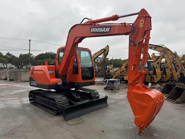Crawler excavator Used Excavator Doosan DX75-9C Second-hand Excavator Digger DX75-9C Compact Shovel Crawler Doosan 75 Excavator Doosan Dx75-9C Used Excavator Doosan DX75-9C Second-hand Excavator Digger DX75-9C Compact Shovel Crawler Doosan 75 Excavator Doosan Dx75-9C- Photo 6