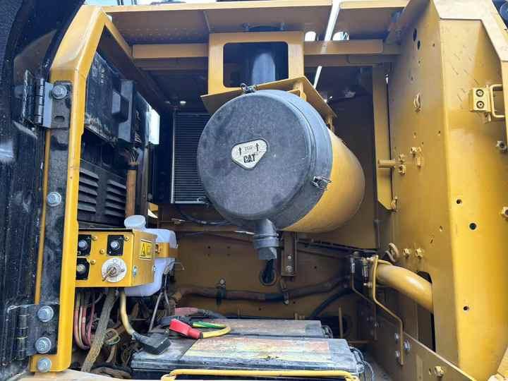 Excavator Hot Sale CAT 336 with Strong Power Engine Short Years Excellent Working Condition Crawler 36 Ton Used Tractor CAT 336 in Shock Hot Sale CAT 336 with Strong Power Engine Short Years Excellent Working Condition Crawler 36 Ton Used Tractor CAT 336 in Shock- Photo 6