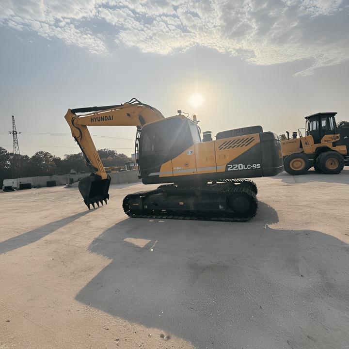 Crawler excavator Perfect Condition usada excavadora 22ton Hyundai 220LC Hyundai Excavator Used 220LC-9S excavator For Construction For Sale Perfect Condition usada excavadora 22ton Hyundai 220LC Hyundai Excavator Used 220LC-9S excavator For Construction For Sale- Photo 2