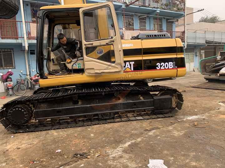 Crawler excavator 20Tons excavator Used CAT Excavator 325D 320D 320B 320BL 320C 320CL On sale 20Tons excavator Used CAT Excavator 325D 320D 320B 320BL 320C 320CL On sale- Photo 4
