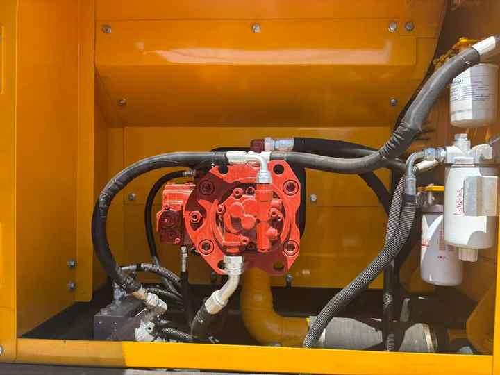 Excavator 2024 New Hyundai HX220L Crawler Excavator South Korea Made ,22ton Tracked Shovel HX220 Hyundai HX220 Crawler Excavator 2024 New Hyundai HX220L Crawler Excavator South Korea Made ,22ton Tracked Shovel HX220 Hyundai HX220 Crawler Excavator- Photo 6