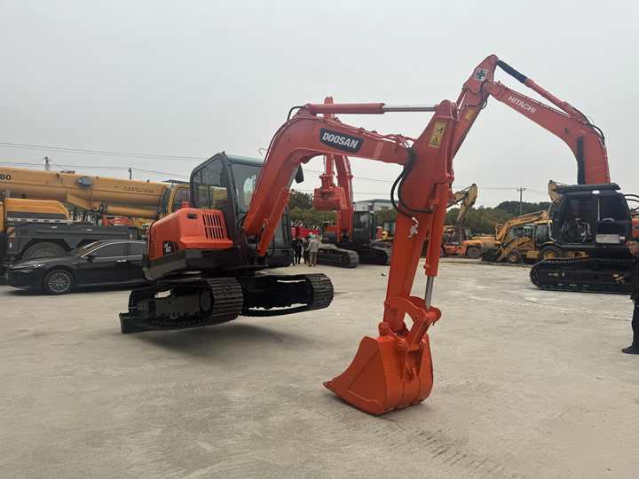 Crawler excavator High Quality and Low Price Used Doosan Dx60 Dx75 Dx80 Crawler Excavator in Good Condition 6-ton Mini 6t Excavator for Sale High Quality and Low Price Used Doosan Dx60 Dx75 Dx80 Crawler Excavator in Good Condition 6-ton Mini 6t Excavator for Sale- Photo 5
