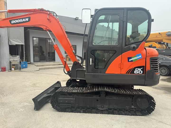 Crawler excavator Used Excavator Doosan Dx60 Excavators Earth-moving Machinery Doosan Dx60 Dx80 Dx75 Dx225 Dh55 Dx60-9c for Sale Used Excavator Doosan Dx60 Excavators Earth-moving Machinery Doosan Dx60 Dx80 Dx75 Dx225 Dh55 Dx60-9c for Sale- Photo 3