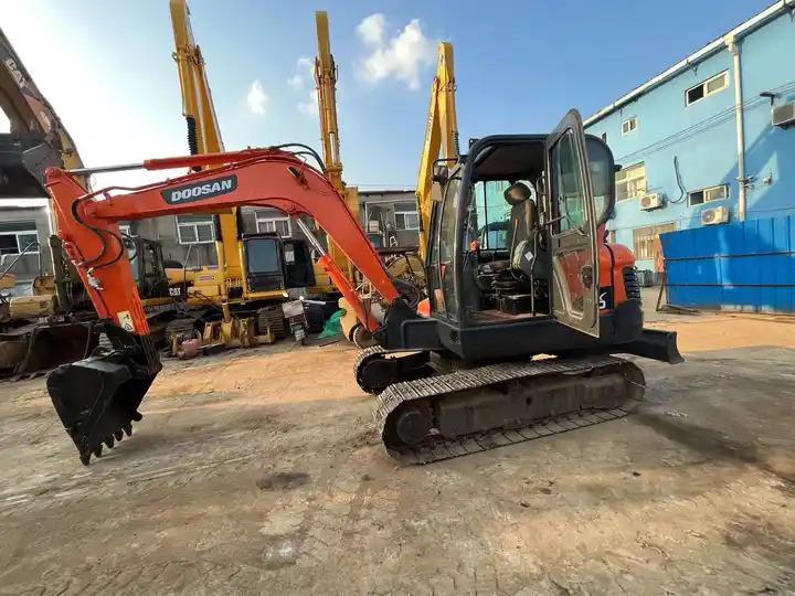 Crawler excavator Original Top Sale High Performance Slightly Used Doosan Dx60 Tracked Excavator For Landscaping In Shanghai Original Top Sale High Performance Slightly Used Doosan Dx60 Tracked Excavator For Landscaping In Shanghai- Photo 3
