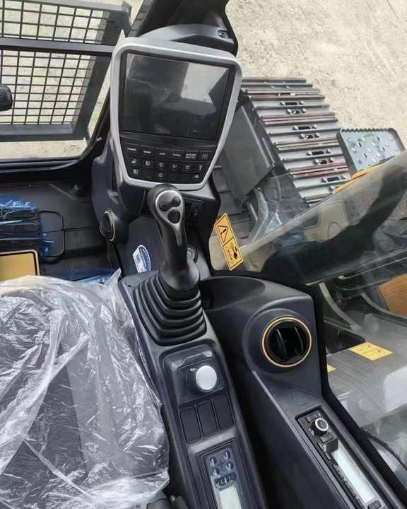 Excavator Certificated High Quality Hyundai 220LC Excavator 220lc-9s HX220L 220HD 22 Tons Excavator for Sale Certificated High Quality Hyundai 220LC Excavator 220lc-9s HX220L 220HD 22 Tons Excavator for Sale- Photo 6