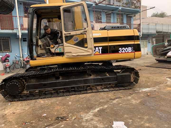 Crawler excavator 20Tons excavator Used CAT Excavator 320D 320B 320BL 320C 320CL On sale 20Tons excavator Used CAT Excavator 320D 320B 320BL 320C 320CL On sale- Photo 3