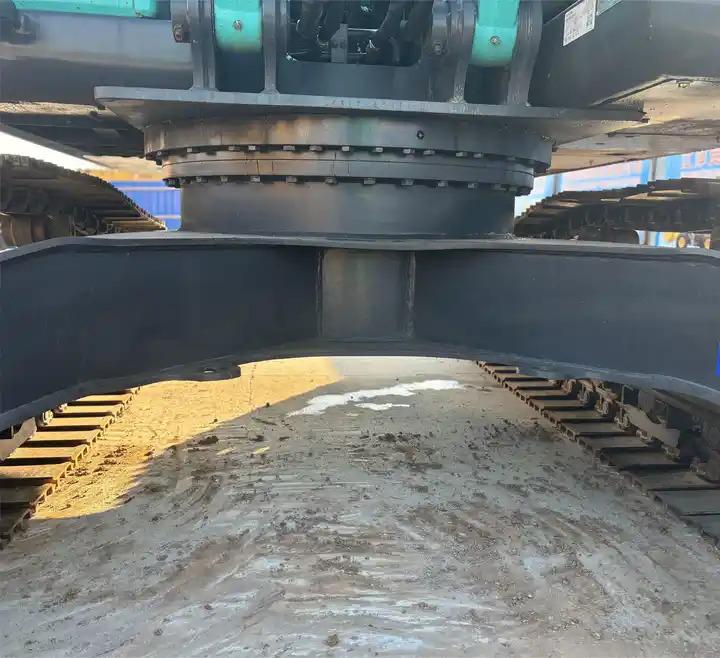 Crawler excavator Japan Surplus Construction Excavator Kobelco Sk210 Sk230 Crawler Excavator With Hammer Pipe In Shanghai Japan Surplus Construction Excavator Kobelco Sk210 Sk230 Crawler Excavator With Hammer Pipe In Shanghai- Photo 4