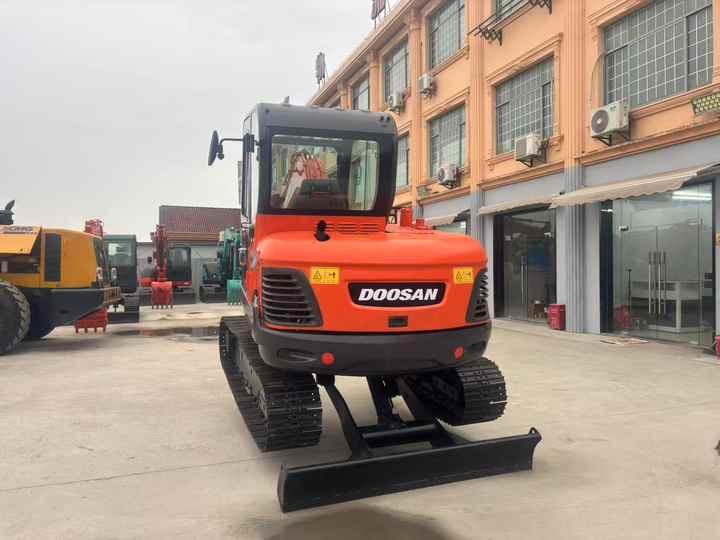 Excavator High Quality Hot Selling 6ton Second Hand Excavator Machine Mini Small Excavator DX60-9C Used Doosan Excavator for Sale DX60 High Quality Hot Selling 6ton Second Hand Excavator Machine Mini Small Excavator DX60-9C Used Doosan Excavator for Sale DX60- Photo 2