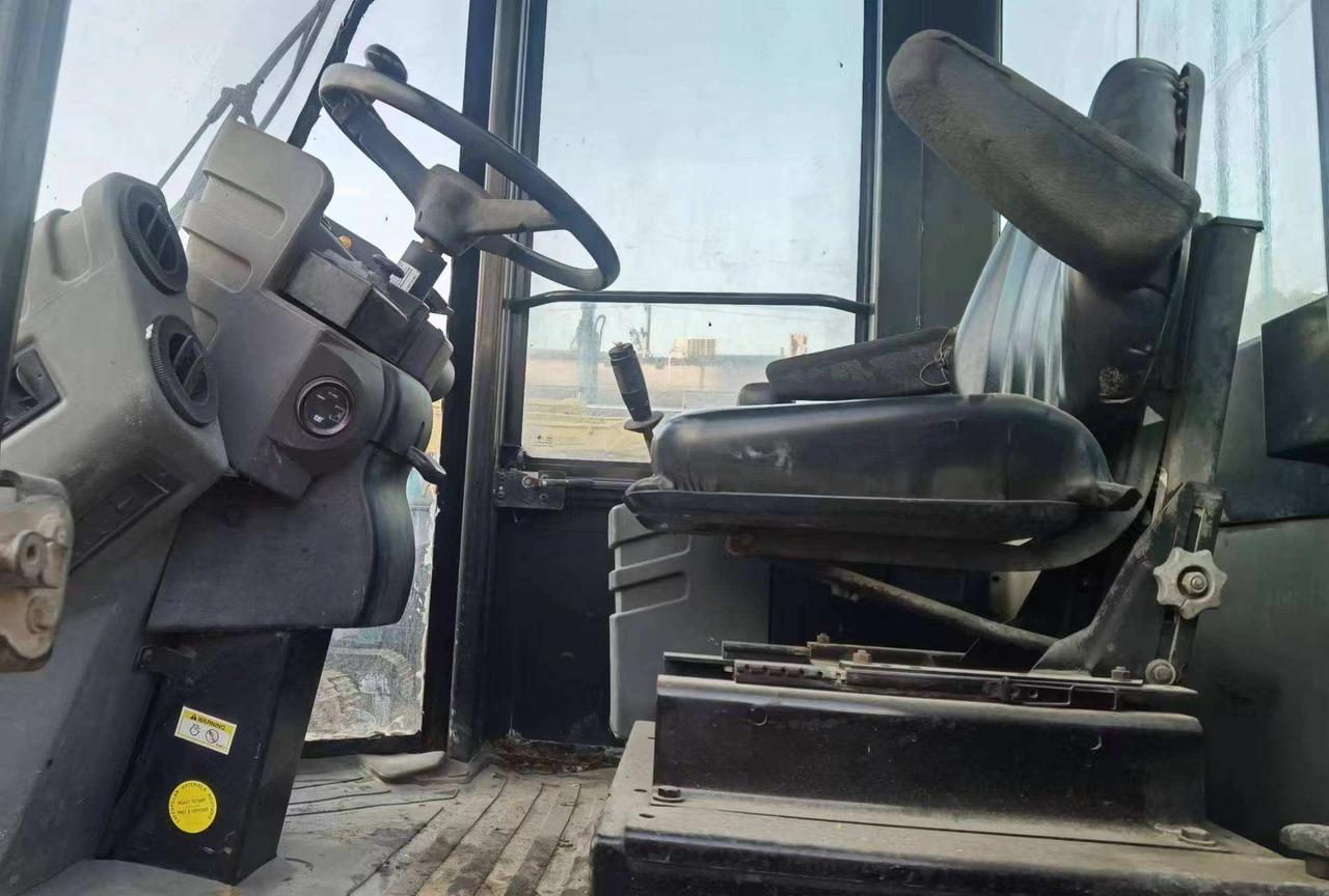 Road roller used Road making machine CAT CS 683E roller used Road making machine CAT CS 683E roller- Photo 5