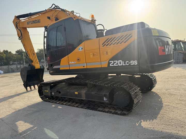 Crawler excavator Used HYUNDAI ROBEX 220LC-9S Second Hand High Quality Low Price for Sale Used HYUNDAI ROBEX 220LC-9S Second Hand High Quality Low Price for Sale- Photo 3