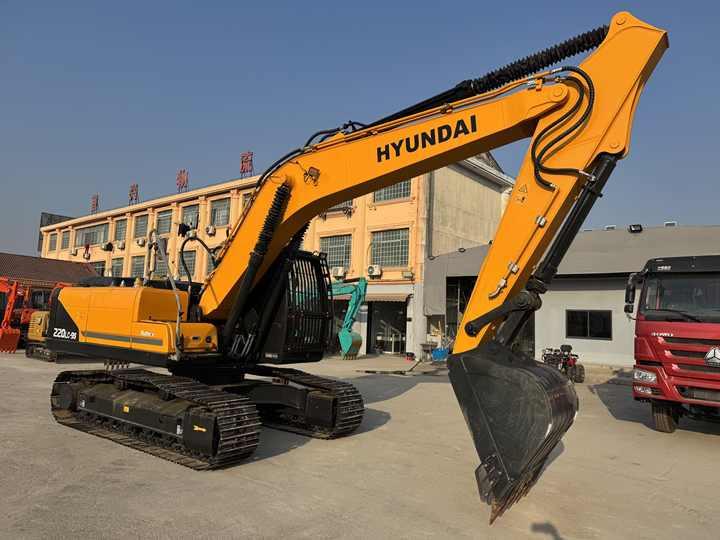 Crawler excavator Original Used Korea 22ton Hyundai 220lc-9s Excavator for Sale in Good Condition and Low Working Time Original Used Korea 22ton Hyundai 220lc-9s Excavator for Sale in Good Condition and Low Working Time- Photo 3