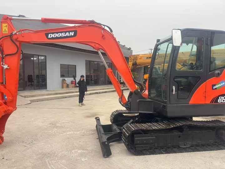 Excavator High Quality Hot Selling 6ton Second Hand Excavator Machine Mini Small Excavator DX60-9C Used Doosan Excavator for Sale DX60 High Quality Hot Selling 6ton Second Hand Excavator Machine Mini Small Excavator DX60-9C Used Doosan Excavator for Sale DX60- Photo 4