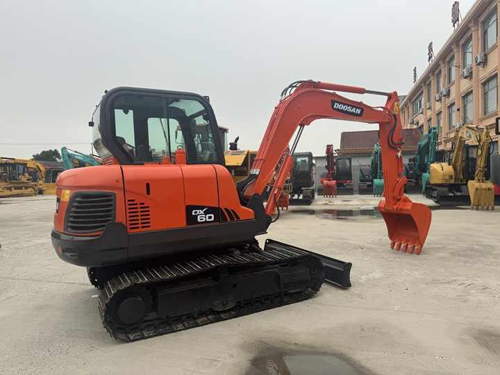 Crawler excavator Original Top Sale High Performance Slightly Used Doosan Dx60 Dx75 Dx80 Tracked Excavator for Landscaping in Shanghai Original Top Sale High Performance Slightly Used Doosan Dx60 Dx75 Dx80 Tracked Excavator for Landscaping in Shanghai- Photo 5