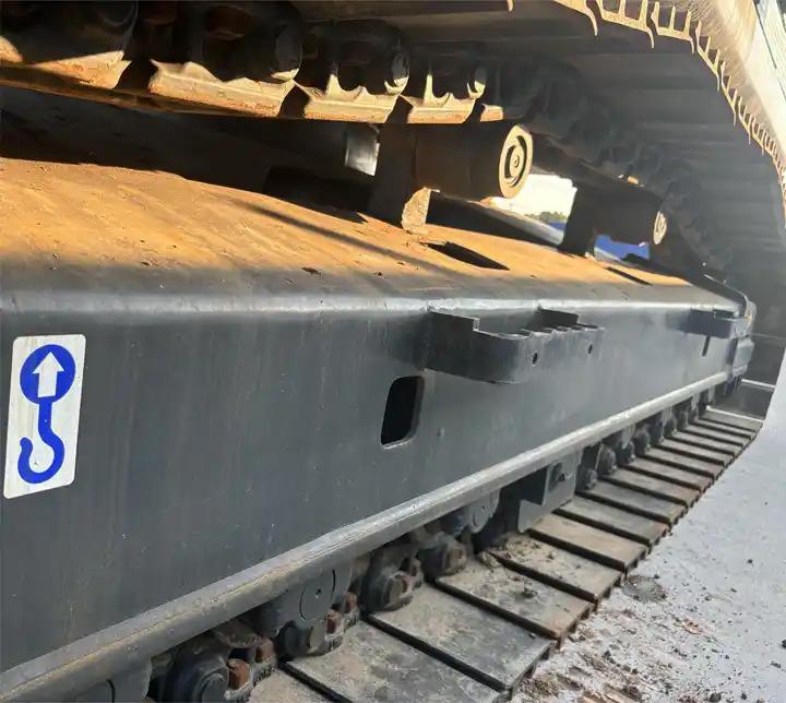 Crawler excavator Japan Surplus Construction Excavator Kobelco Sk210 Sk230 Crawler Excavator With Hammer Pipe In Shanghai Japan Surplus Construction Excavator Kobelco Sk210 Sk230 Crawler Excavator With Hammer Pipe In Shanghai- Photo 5