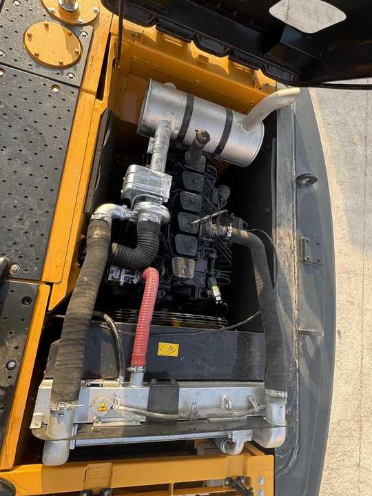 Crawler excavator Used HYUNDAI ROBEX 220LC-9S Second Hand High Quality Low Price for Sale Used HYUNDAI ROBEX 220LC-9S Second Hand High Quality Low Price for Sale- Photo 5