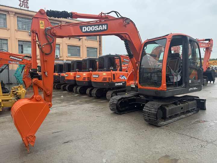 Crawler excavator Hot Sale Used Doosan DX75-9C Excavator Doosan 7.5 Ton Crawler Digger Original Equipment Hot Sale Used Doosan DX75-9C Excavator Doosan 7.5 Ton Crawler Digger Original Equipment- Photo 2
