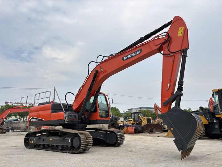 Crawler excavator 22 Tons Excavator Original Doosan Dx225LCA Crawler Digger Secondhand Used Good Condition Doosan Hydraulic Excavator on Sale 22 Tons Excavator Original Doosan Dx225LCA Crawler Digger Secondhand Used Good Condition Doosan Hydraulic Excavator on Sale- Photo 2