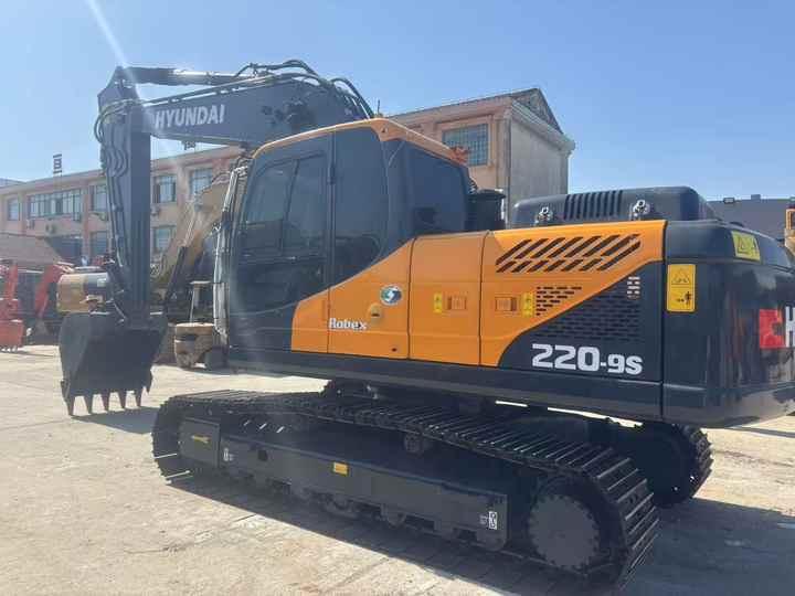 Excavator Cheap Price Original Used Hyundai 220 Excavator Hyundai 220LC-9s 220lc Excavator for Sale in Stock Secondhand Digger Cheap Price Original Used Hyundai 220 Excavator Hyundai 220LC-9s 220lc Excavator for Sale in Stock Secondhand Digger- Photo 2