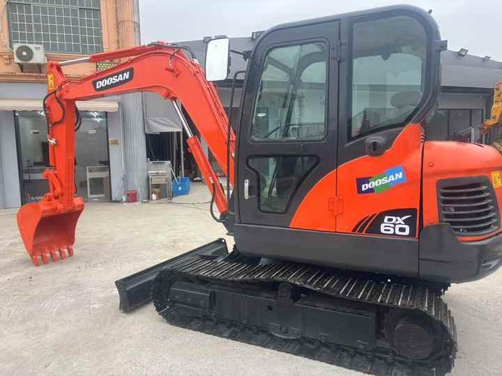 Excavator High Quality Hot Selling 6ton Second Hand Excavator Machine Mini Small Excavator DX60-9C Used Doosan Excavator for Sale DX60 High Quality Hot Selling 6ton Second Hand Excavator Machine Mini Small Excavator DX60-9C Used Doosan Excavator for Sale DX60- Photo 3