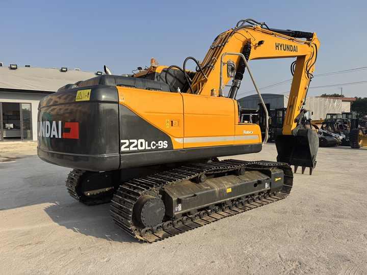 Crawler excavator Original Used Korea 22ton Hyundai 220lc-9s Excavator for Sale in Good Condition and Low Working Time Original Used Korea 22ton Hyundai 220lc-9s Excavator for Sale in Good Condition and Low Working Time- Photo 4