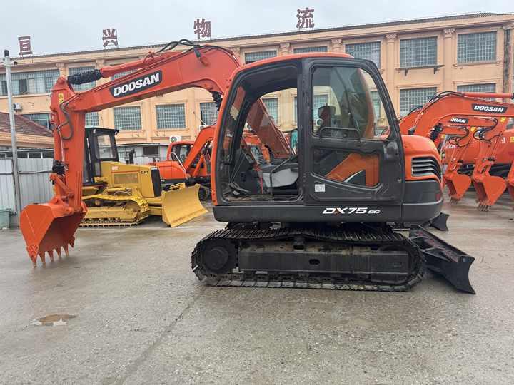 Crawler excavator Hot Sale Used Doosan DX75-9C Excavator Doosan 7.5 Ton Crawler Digger Original Equipment Hot Sale Used Doosan DX75-9C Excavator Doosan 7.5 Ton Crawler Digger Original Equipment- Photo 6