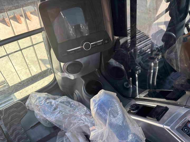 Excavator Original Used Made in Korea 22ton Hyundai 220lc-9s 225lc-9t Excavator for Sale in Good Condition and Low Working Time Original Used Made in Korea 22ton Hyundai 220lc-9s 225lc-9t Excavator for Sale in Good Condition and Low Working Time- Photo 4