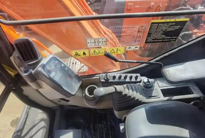 Crawler excavator Original Small Size Second Hand Excavating Equipment Cheap Price Excellent Quality Used Hitachi Zx60 Excavator With Blade Original Small Size Second Hand Excavating Equipment Cheap Price Excellent Quality Used Hitachi Zx60 Excavator With Blade- Photo 6