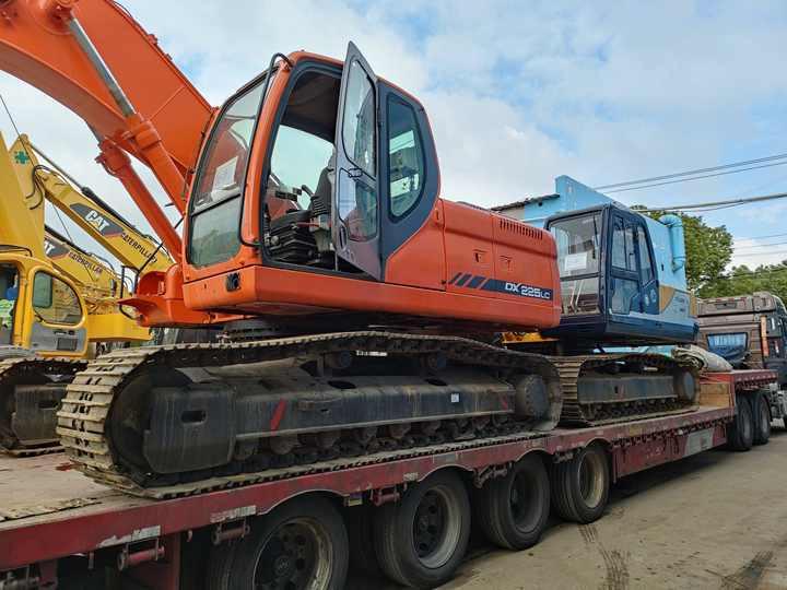 Crawler excavator Awesome Performance Korea Imported Small Scale Used Doosan Dh60 Dh55 Dh150 Dx60 Dx225 Excavator in China Awesome Performance Korea Imported Small Scale Used Doosan Dh60 Dh55 Dh150 Dx60 Dx225 Excavator in China- Photo 2