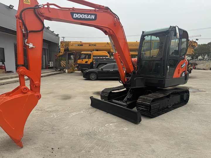 Crawler excavator Used Excavator Good Condition Low Price Doosan Dx60 Excavators Machinery Doosan Dx60 Dx80 Dx75 Dx225 Used Excavator Good Condition Low Price Doosan Dx60 Excavators Machinery Doosan Dx60 Dx80 Dx75 Dx225- Photo 2