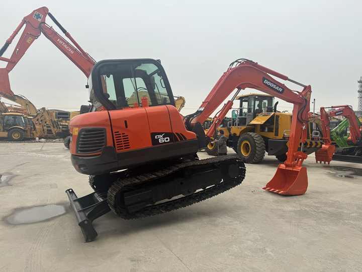 Crawler excavator High Quality and Low Price Used Doosan Dx60 Dx75 Dx80 Crawler Excavator in Good Condition 6-ton Mini 6t Excavator for Sale High Quality and Low Price Used Doosan Dx60 Dx75 Dx80 Crawler Excavator in Good Condition 6-ton Mini 6t Excavator for Sale- Photo 6