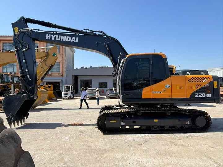 Excavator Used Good Quality Excavator Korea Hyundai 225LC-9T 225Lc-7 220LC-9S 150Lc-7 Good Quality for Sale at Low Price Used Good Quality Excavator Korea Hyundai 225LC-9T 225Lc-7 220LC-9S 150Lc-7 Good Quality for Sale at Low Price- Photo 5