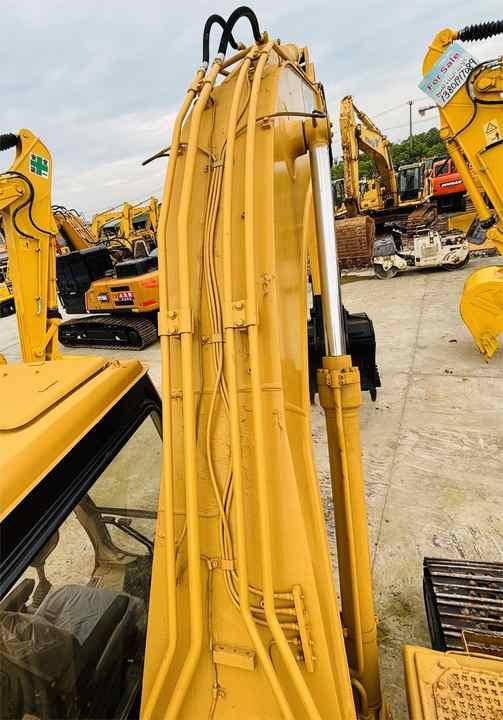 Crawler excavator Super Good Condition Japanese Made Used Cat 320b 320bl Hydraulic Tracked Excavator At Favorable Price In Shanghai Super Good Condition Japanese Made Used Cat 320b 320bl Hydraulic Tracked Excavator At Favorable Price In Shanghai- Photo 4