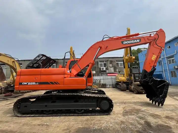 Escavatore cingolato 90% new Used Doosan dx225 excavator on sale with manual engine made in Korea 90% new Used Doosan dx225 excavator on sale with manual engine made in Korea- Photo 4