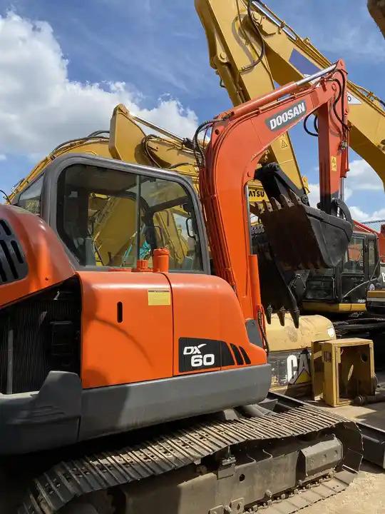Escavatore cingolato 6tons doosan excavator used dx60 dh60 dx55 dh55 mini excavator free shipping 6tons doosan excavator used dx60 dh60 dx55 dh55 mini excavator free shipping- Photo 3